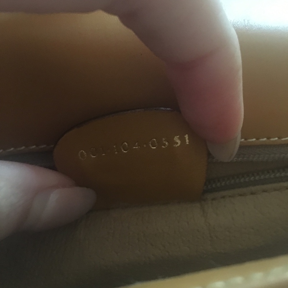 *SOLD* Vintage Gucci Crossbody Bag - Picture 5 of 8